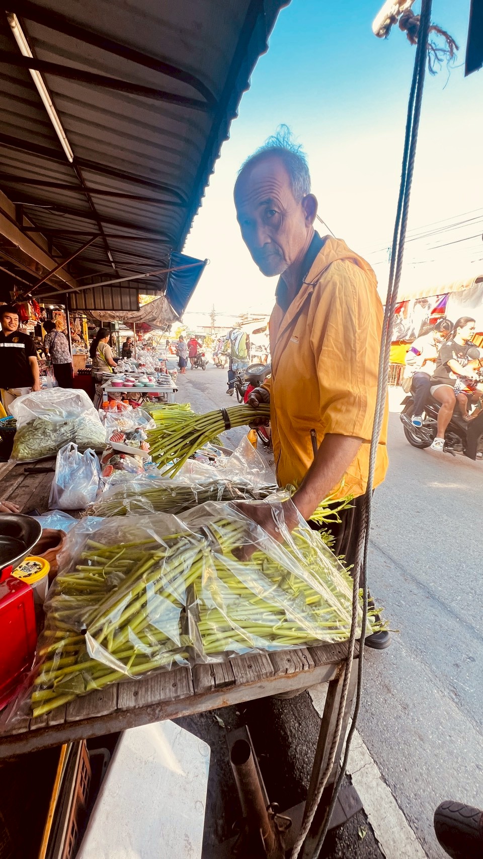 title -  ส.ป.ก.อ่างทอง จัดกิจกรรมโครงการส่งความสุขปีใหม่มอบให้เกษตรกรในเขตปฏิรูปที่ดินจังหวัดอ่างทอง กระทรวงเกษตรและสหกรณ์ ประจำปี พ.ศ. 2569  ณ ตลาดบ้านมะขาม ตำบลจรเข้ร้อง อำเภอไชโย จังหวัดอ่างทอง